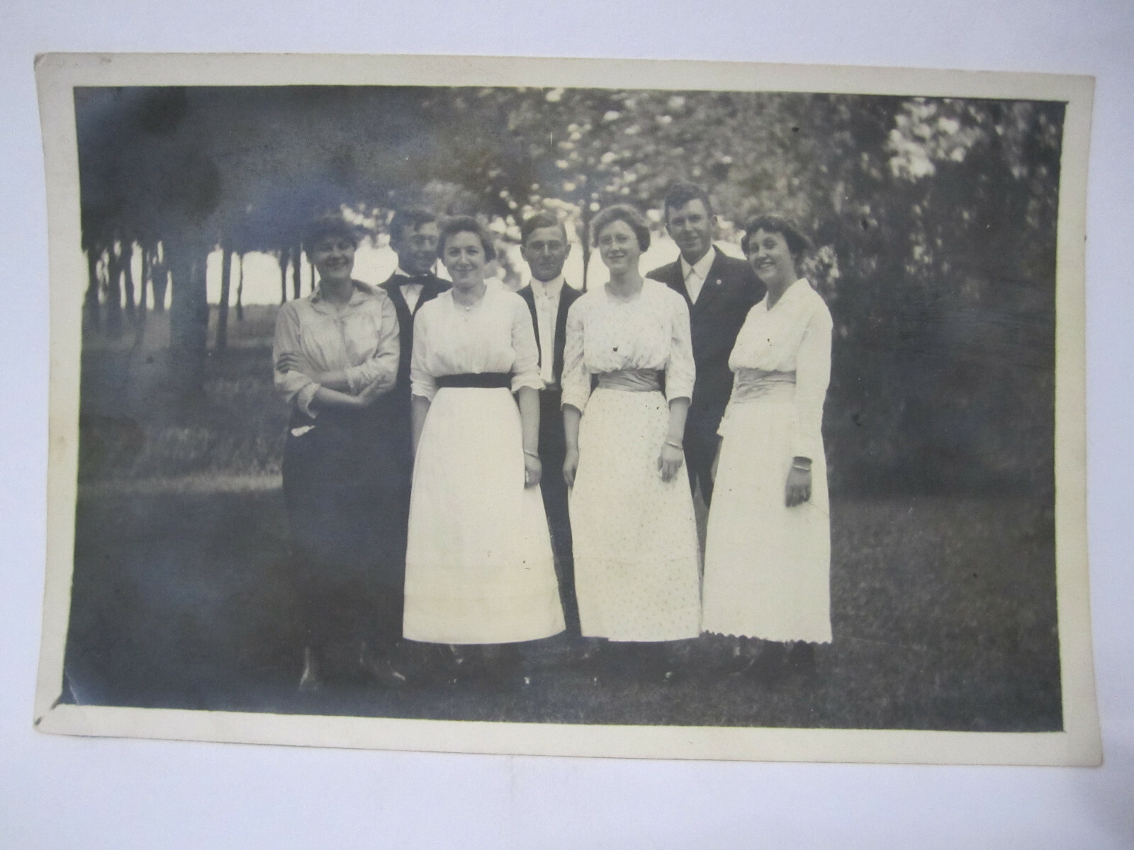FAMILY PORTRAIT OUTSIDE MEN WOMEN REAL PHOTO POSTCARD 1910s RPPC