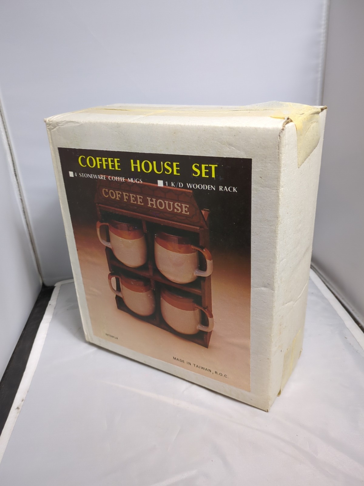 NEW Old Stock Vintage Interpur Wooden Coffee House Rack with 4 Stoneware Mugs