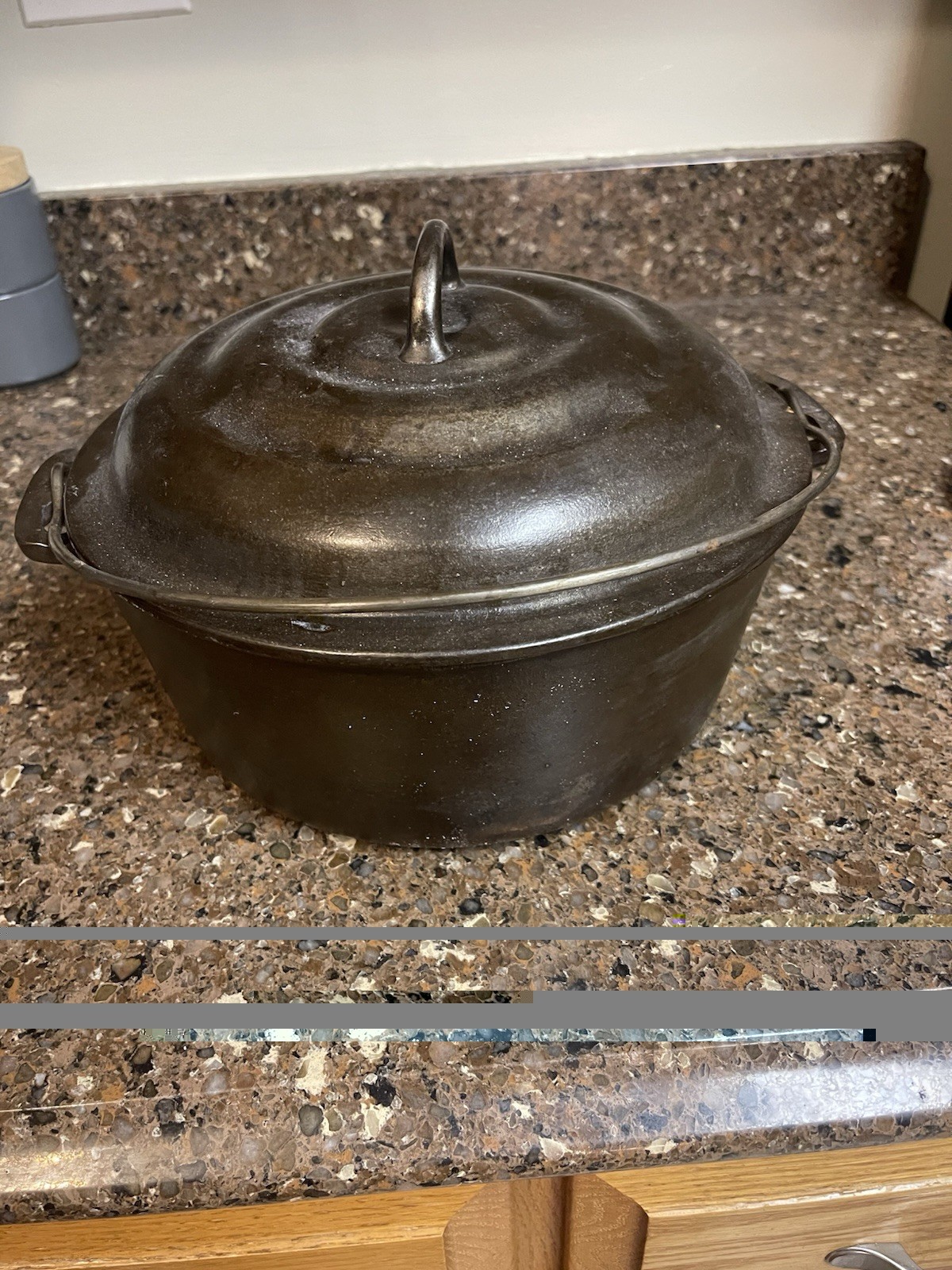 Vtg 1920s-30s Ozark No 8  Cast Iron Dutch Oven with Bail & #530 Lid