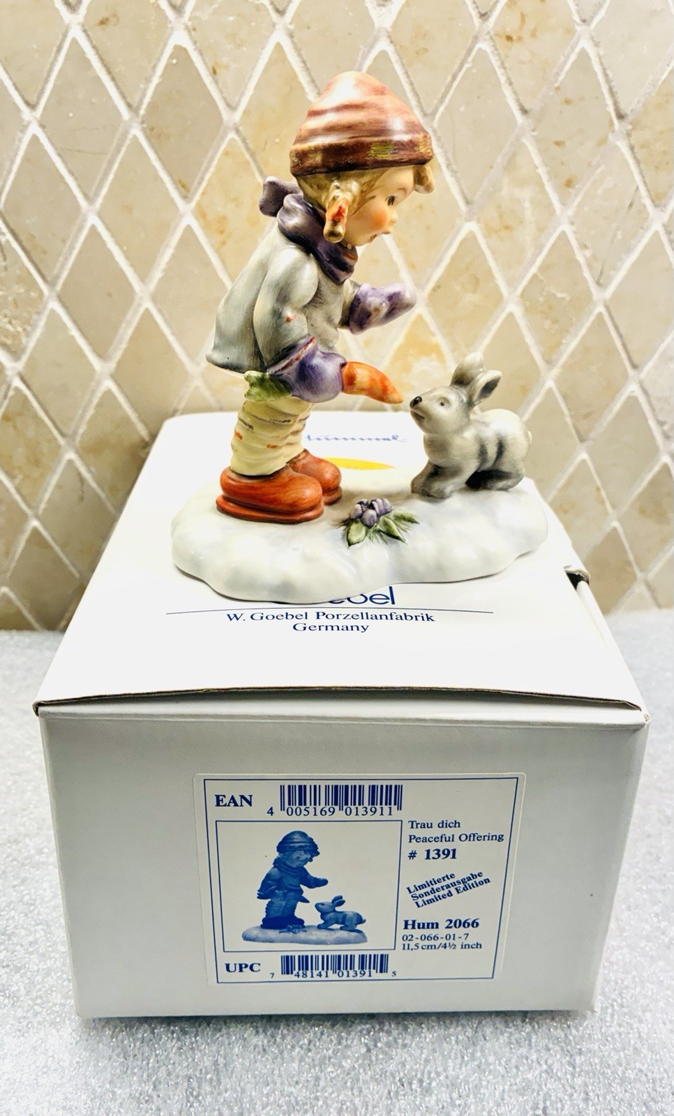 Goebel Hummel Peaceful Offering Limited Edition Figurine 08439/25K Signed 1998