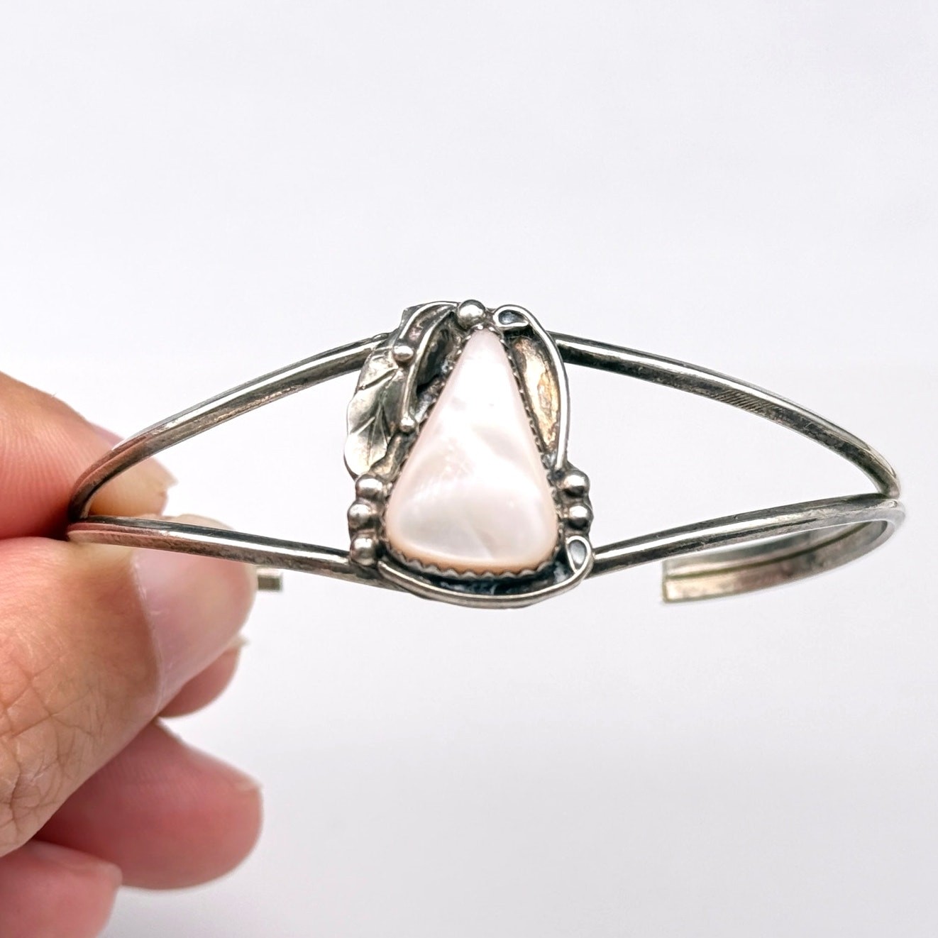 Vintage Southwestern MOP Sterling Silver Cuff Bracelet 6.5\