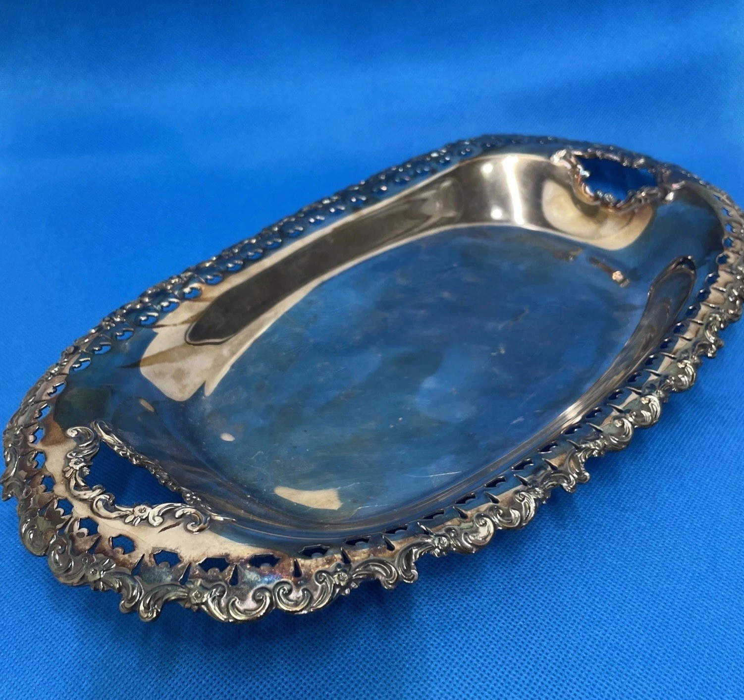 Reed & Barton Silverplate Ornate Bread Tray #4947 Oval Handles 13.5” Floral *