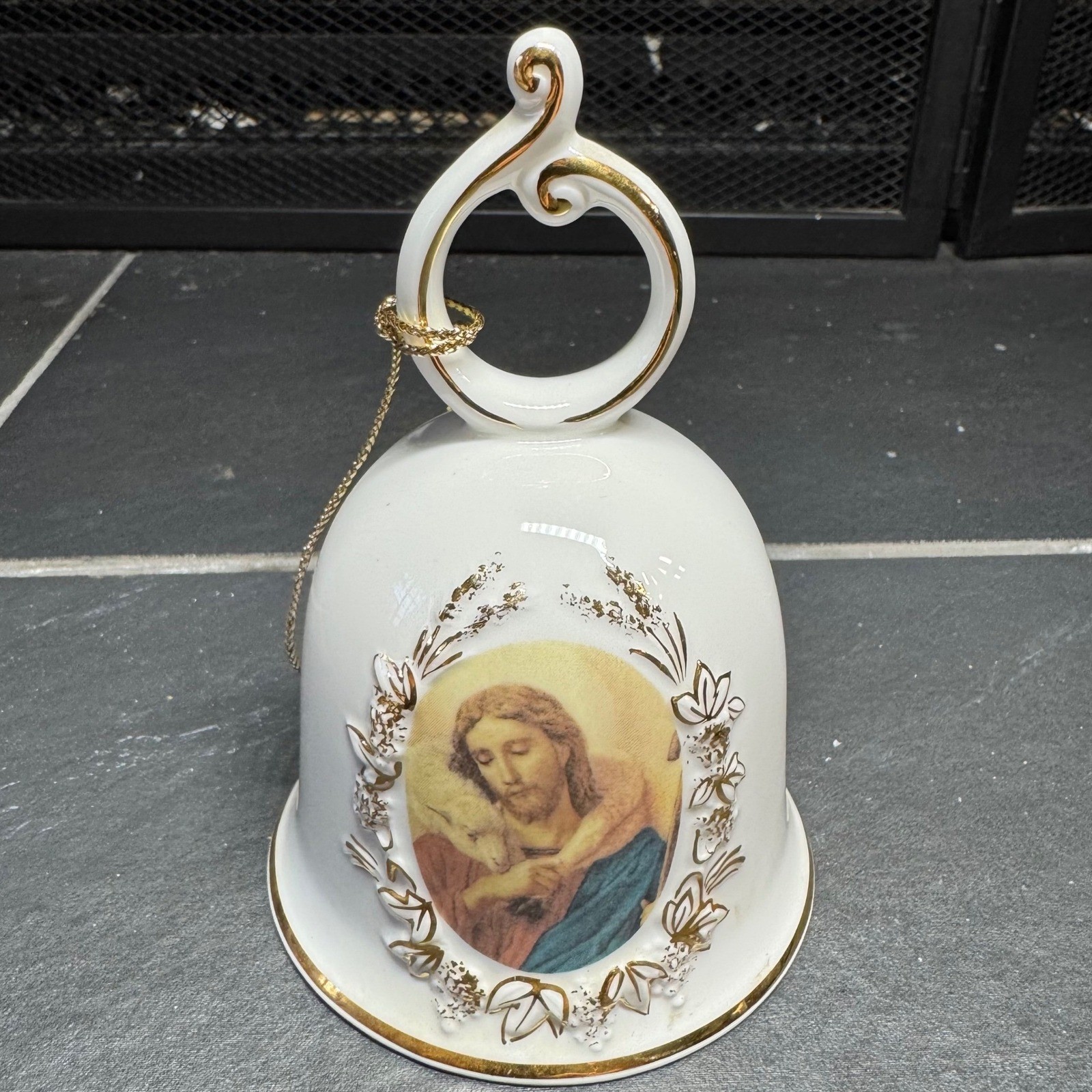Vintage 1979 Maruri Masterpiece Bone China Jesus Good Shepherd Bell Roman Inc