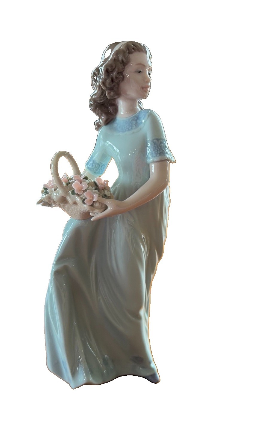 Lladro #6130 Spring Enchantment Figurine W Floral Basket