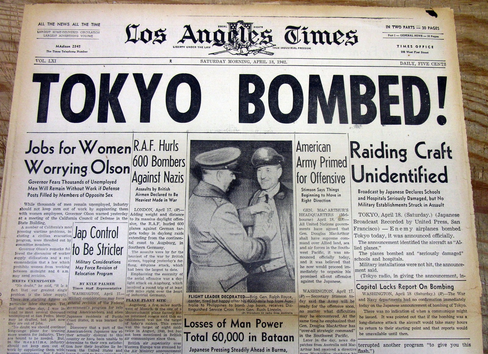 1942 WW II headline newspaper DOOLITTLE RAID 16 B-25 BOMBERS ATTACK TOKYO Japan 