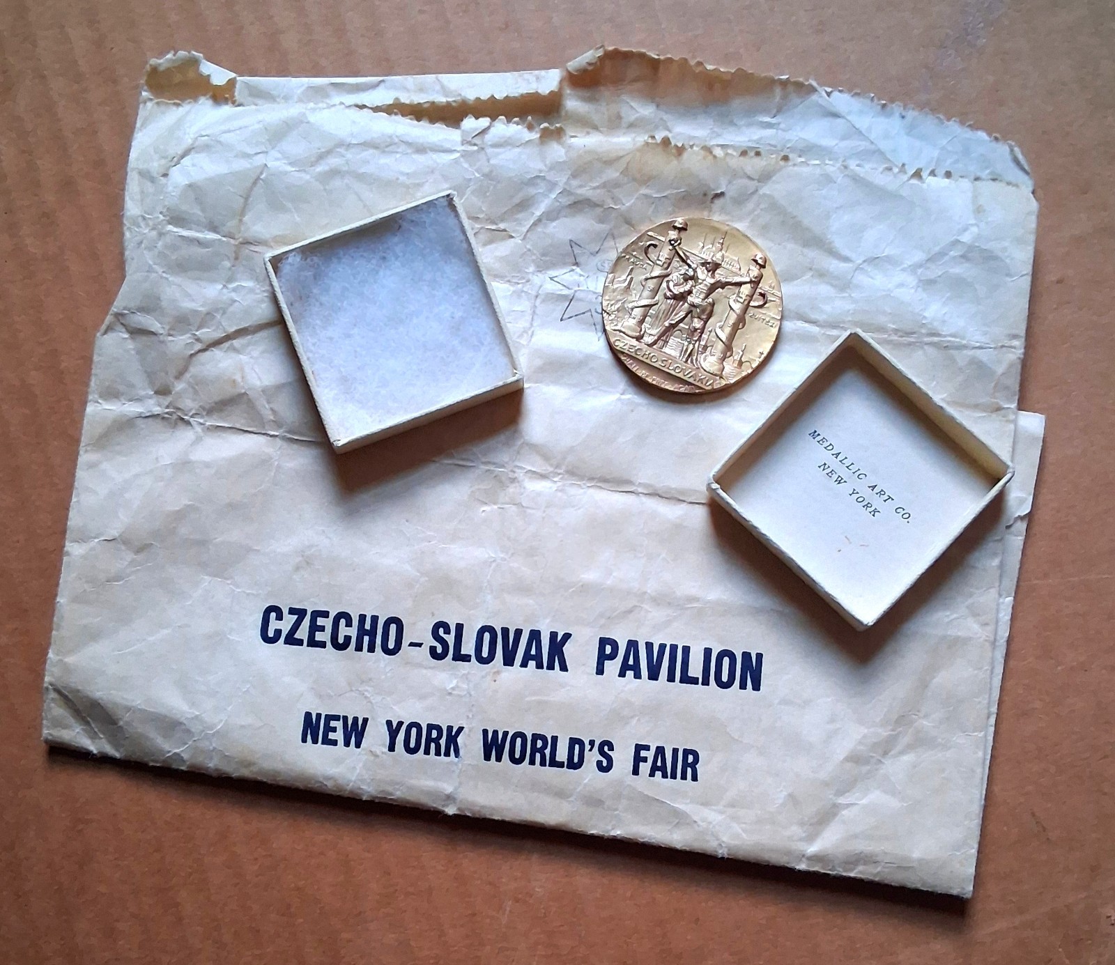 1939 NYWF Czech Medal Gilt Bronze in Original Box w Pavilion Souvenir Bag MS65