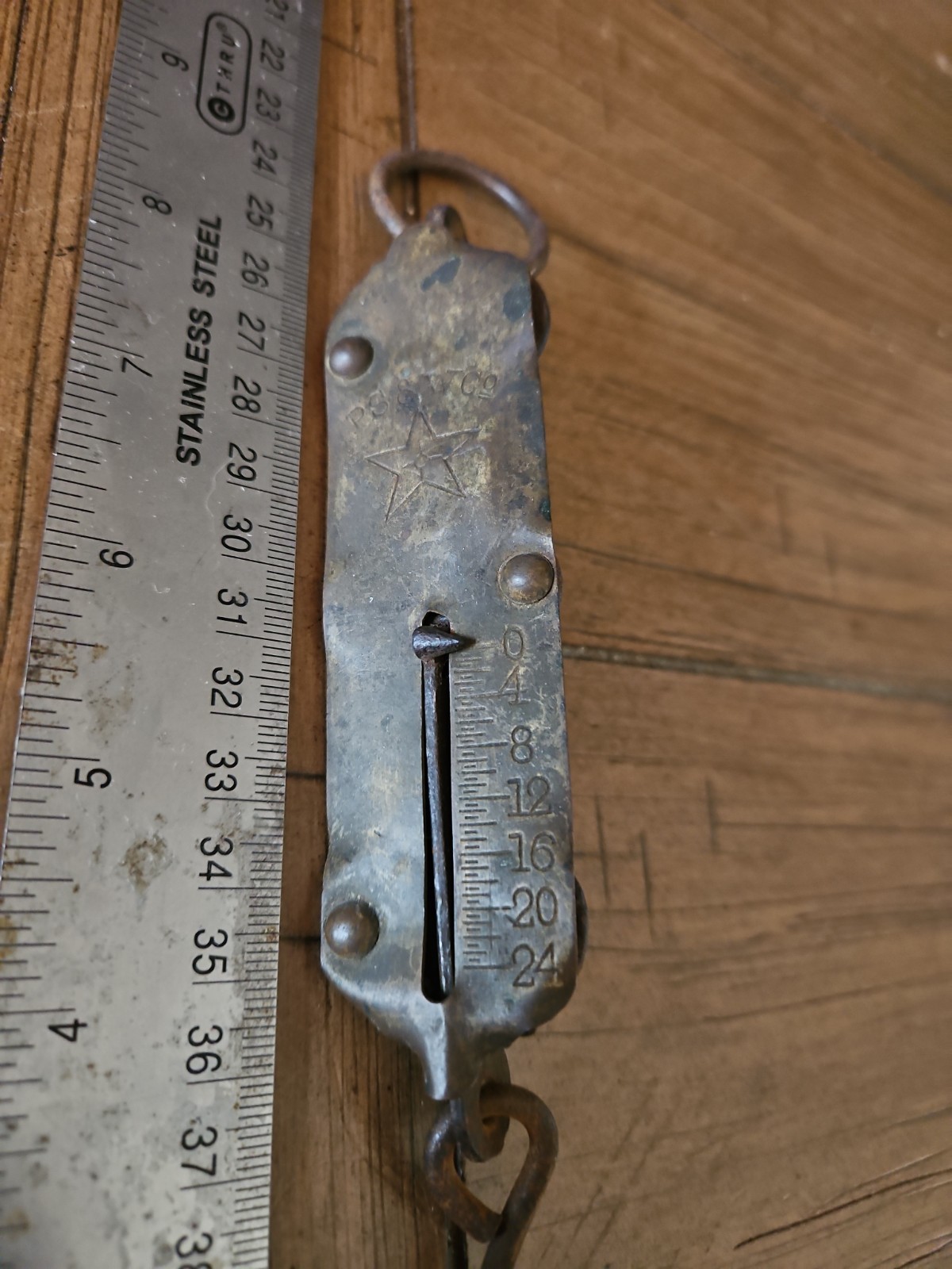 Vintage PS & W Co. Brass Hanging Scale 24 lb Star Motif AS IS