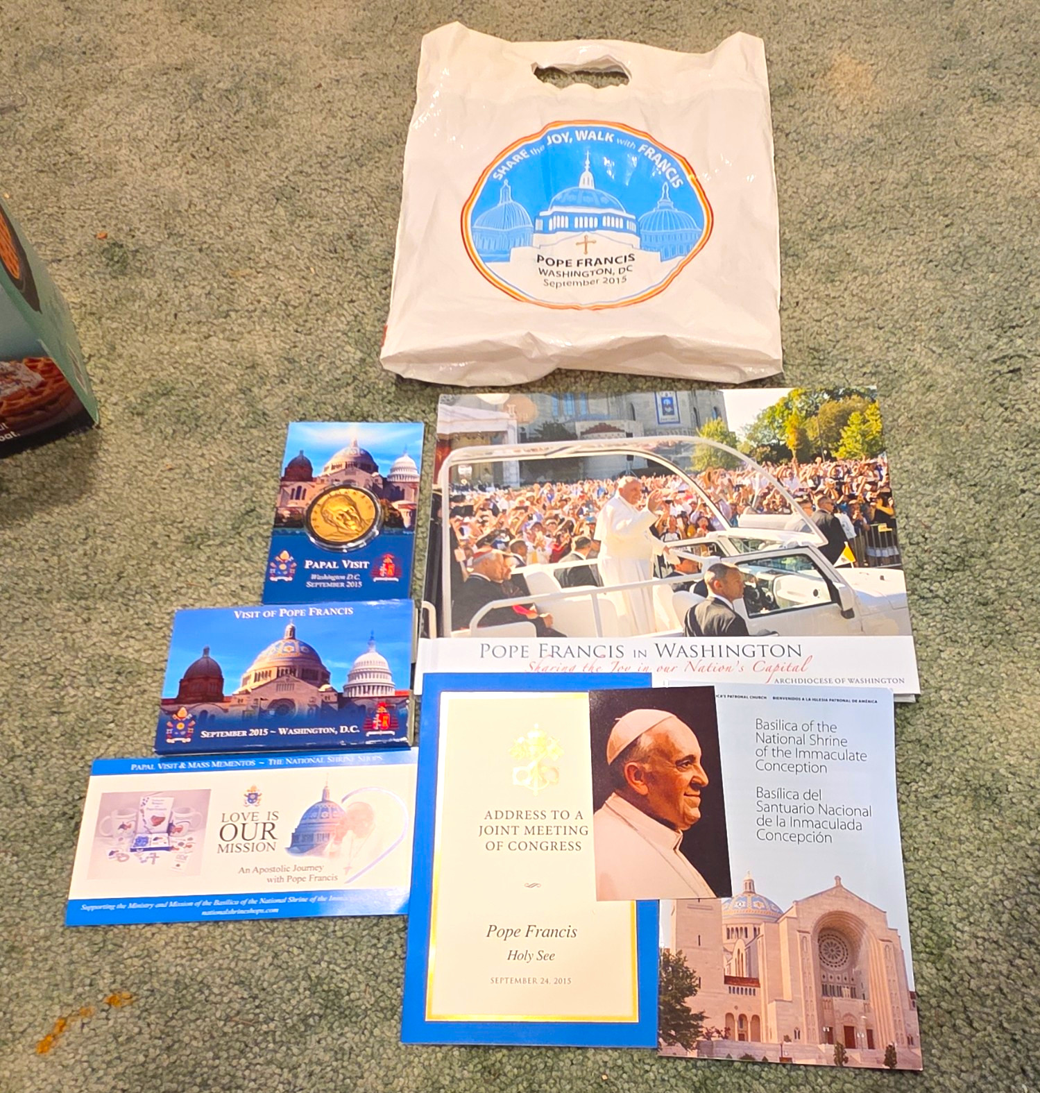Pope Francis 2015 Washington DC Papal Visit Memorabilia Lot - New Medallion Coin