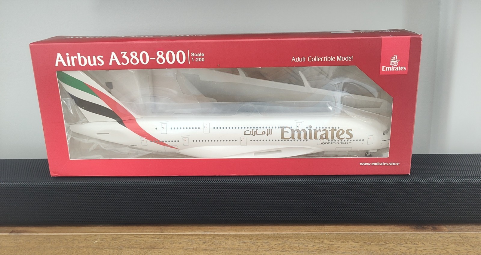 Official Licensed Emirates Airbus A380-800 Model, 1:200 - NEW in box A6-EOU