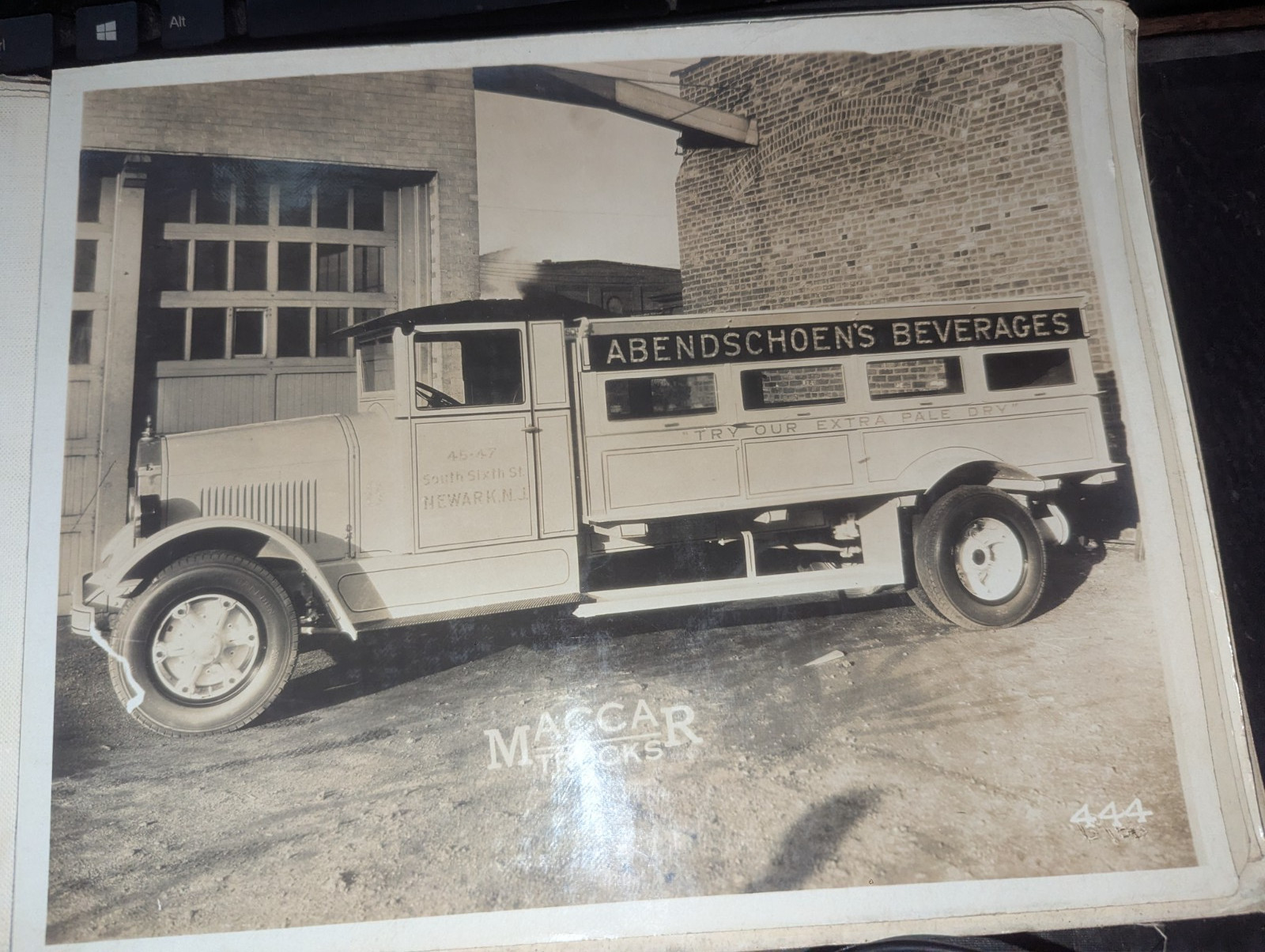 ANTIQUE SILVER GELATIN PHOTO 1930 MACCAR ABENDSCHOEN'S BEVERAGES EXTRA PALE DRY
