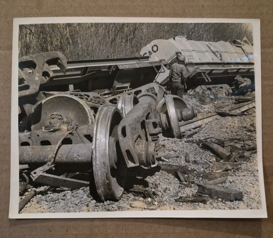 Train Derailment Photo Lot of 15 (2) from Uxbridge MA 1970s-80s all 8x10