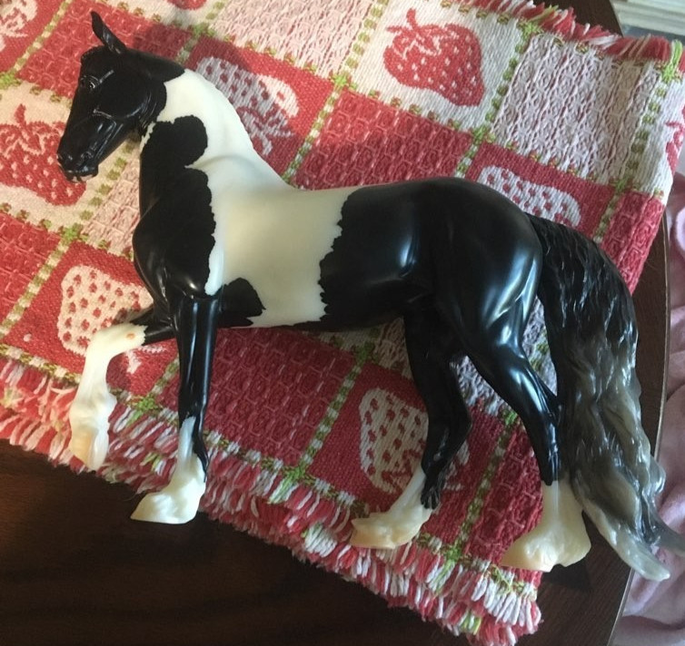 USED Breyer Traditional Model #1865 “Battlefield Angel HP” (Friesian Sporthorse) USED Breyer Traditional Model #1865 “Battlefield Angel HP” (Friesian Sporthorse)