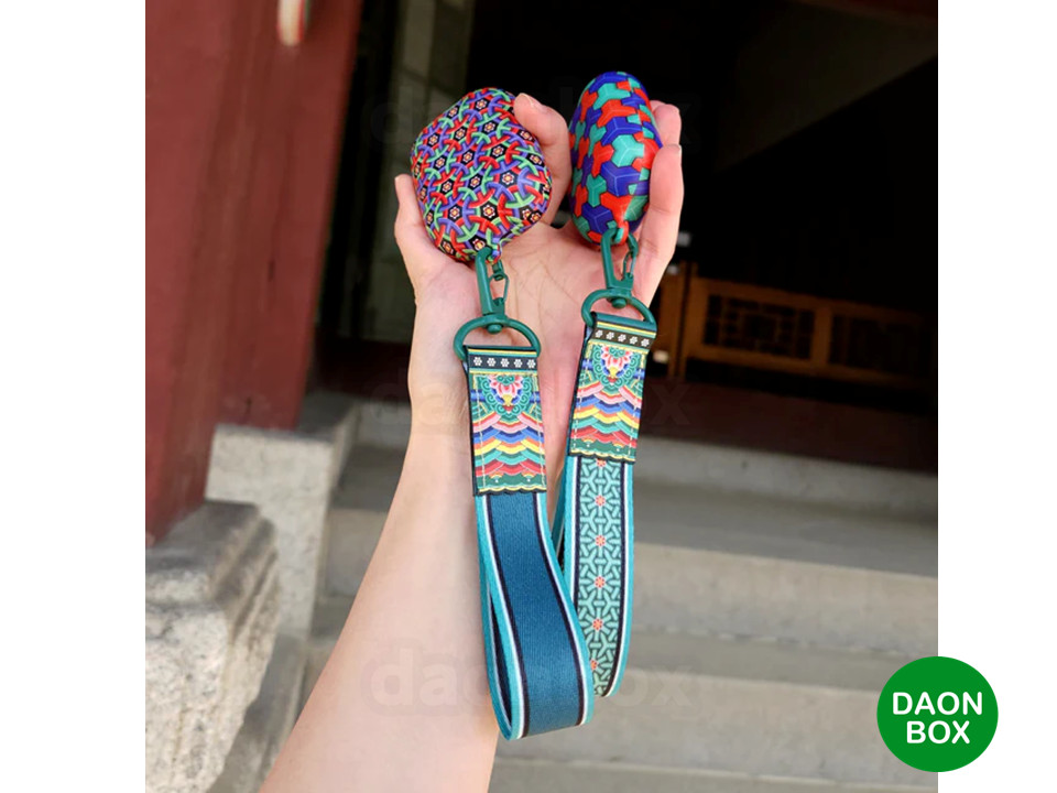 Korean Dancheong Keychain Gyeongbokgung – Geutgi Pattern Lucky Charm Gift