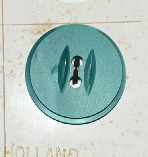 Vintage Le Chic Style #472 (4) 3/4” Teal Buttons NOS