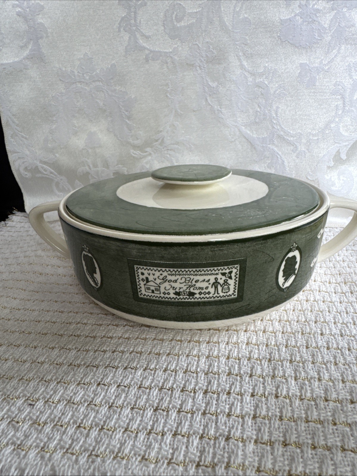Colonial Casserole Dish, Homestead pattern By Royal Casserole, 7.5” Diameter Vtg