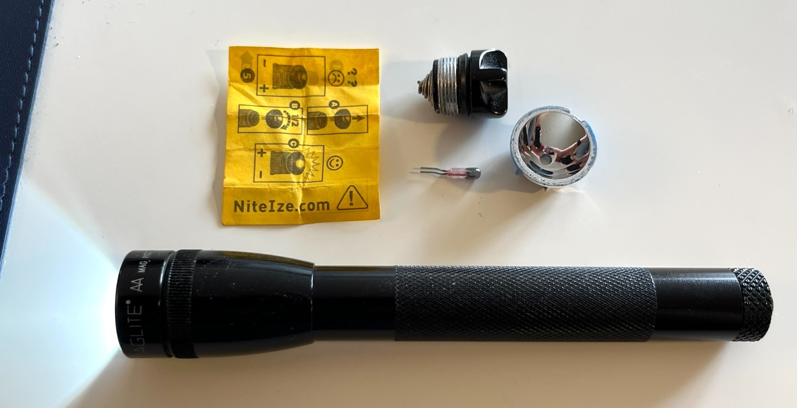 1992-95 Vintage Mini Maglite Flashlight Black AA + LED NiteIze kit