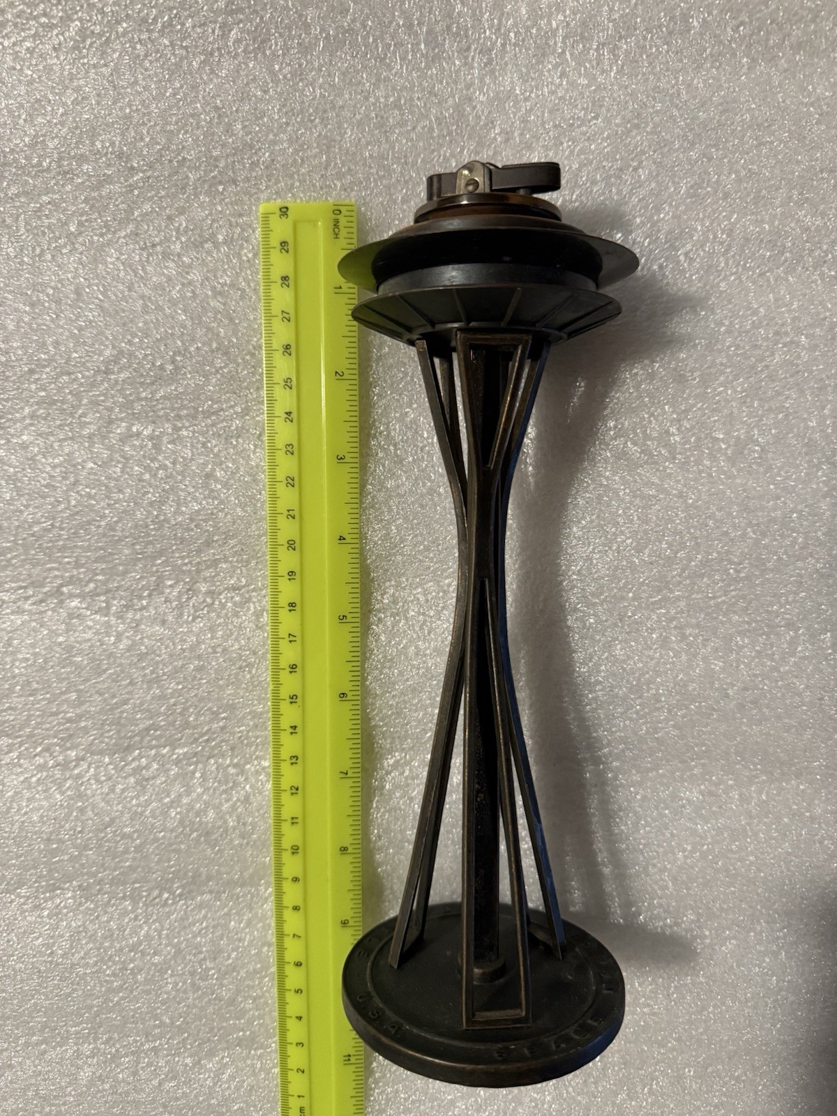 VINTAGE BRONZE SEATTLE WORLD\'S FAIR SPACE NEEDLE CIGARETTE LIGHTER-VN-UNTESTED