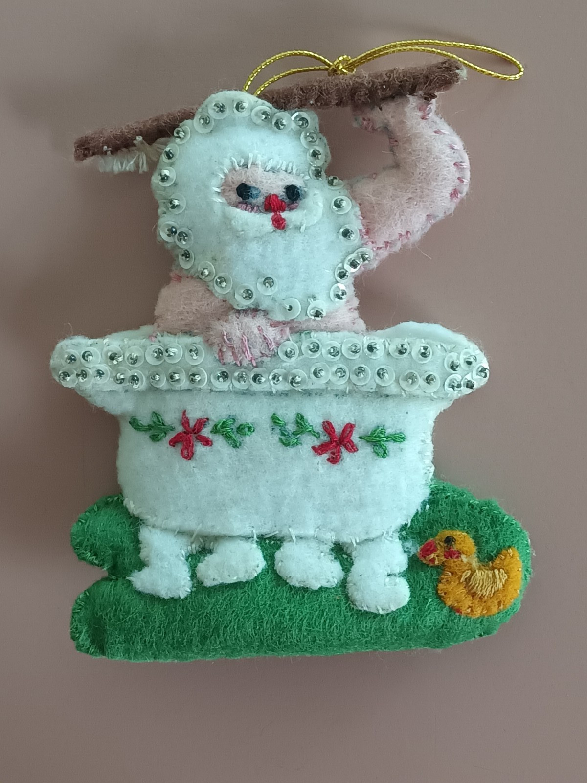Vintage Felt Sequin Santa Claus Bath Tub Christmas Ornament Hand Made Bucilla ?