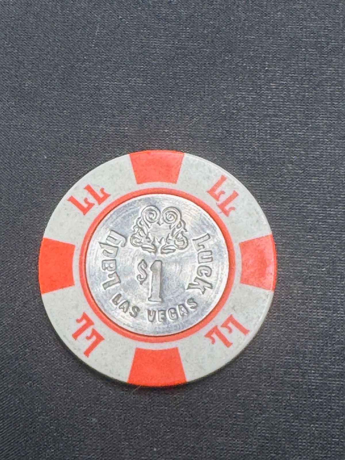 E-030 LADY LUCK CASINO LAS VEGAS, NEVADA $1.00 CHIP E-030 LADY LUCK CASINO LAS VEGAS, NEVADA $1.00 CHIP
