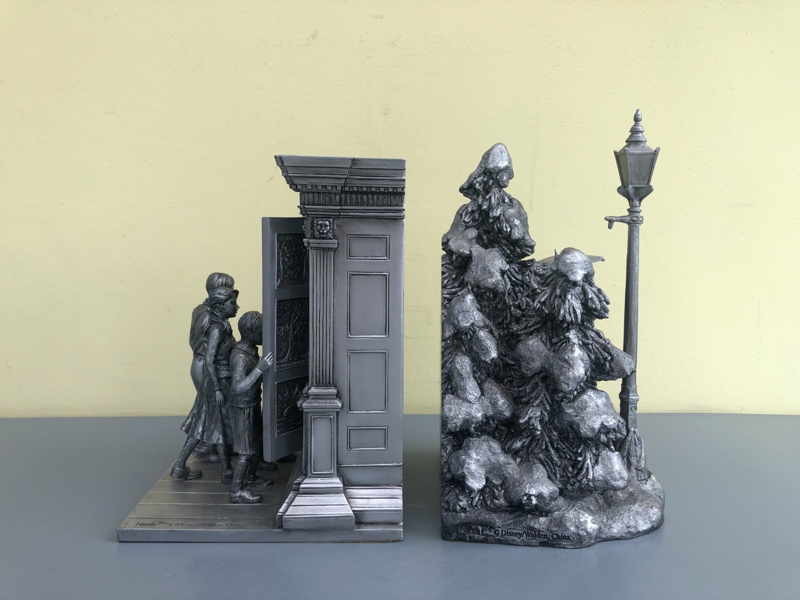 SUPERB PAIR OF DISNEY/WALDEN RESIN METALLIC EFFECT NARNIA CHRONICLES BOOKENDS
