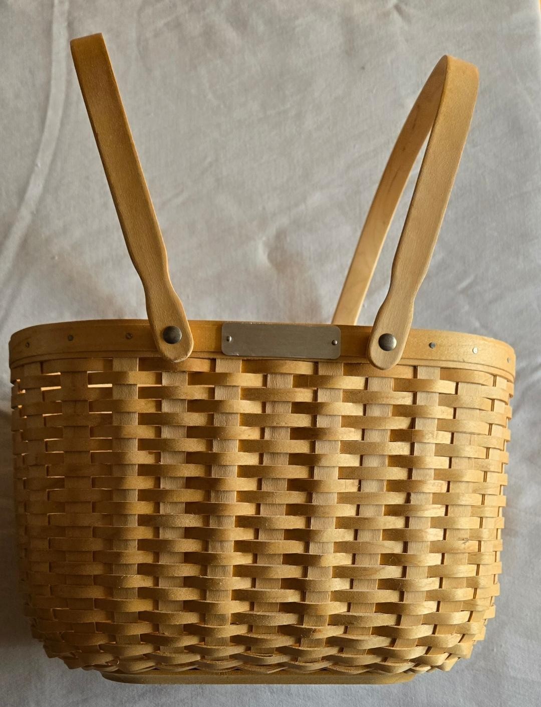 Longaberger Collectors Large Hand Weaved Basket with 2 Handles 2005 Longaberger Collectors Large Hand Weaved Basket with 2 Handles 2005