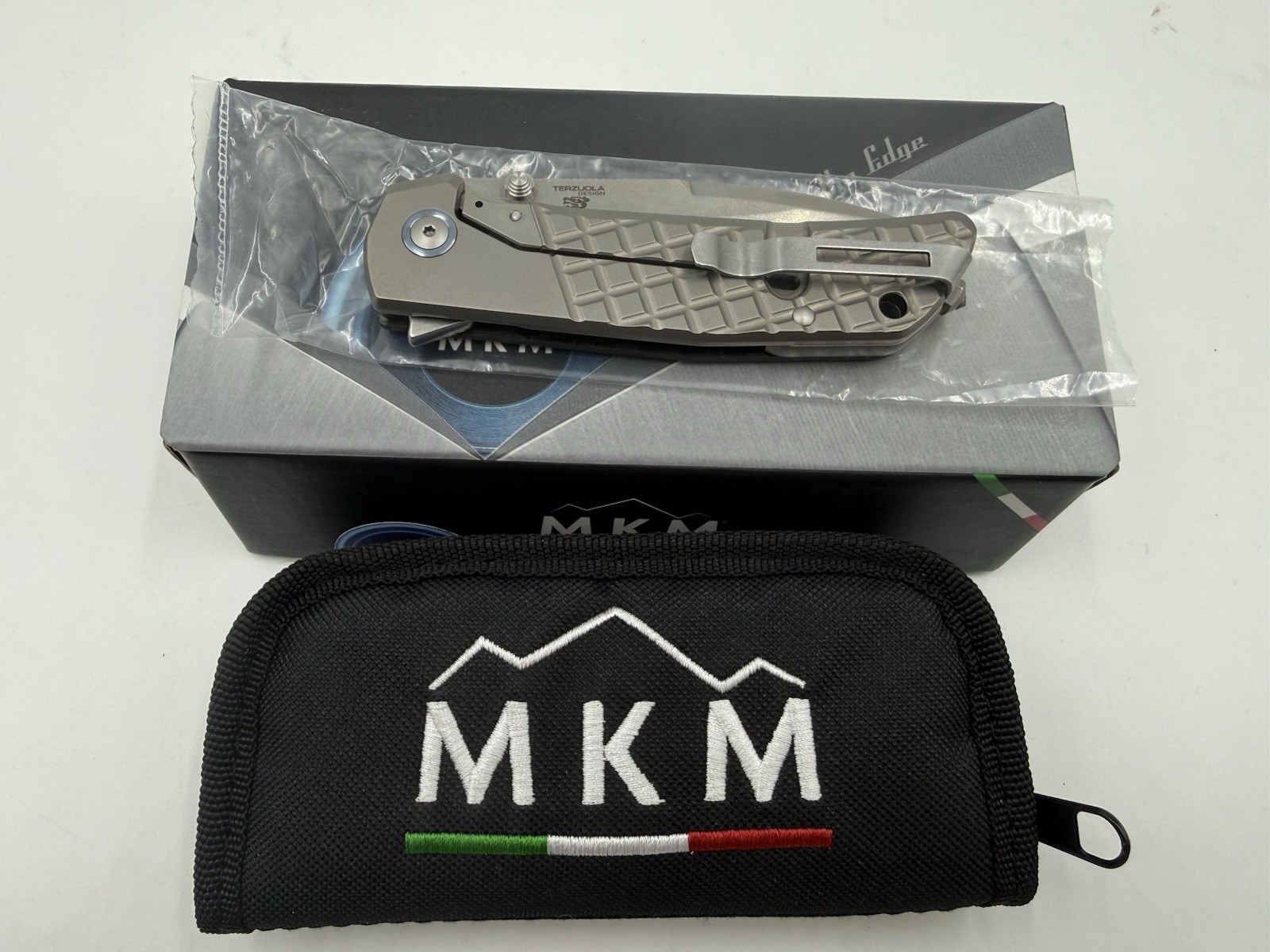 MKM-Maniago Knife Makers - MM-CT Maximo Carbon Fiber/Titanium M390 Knife - MINT