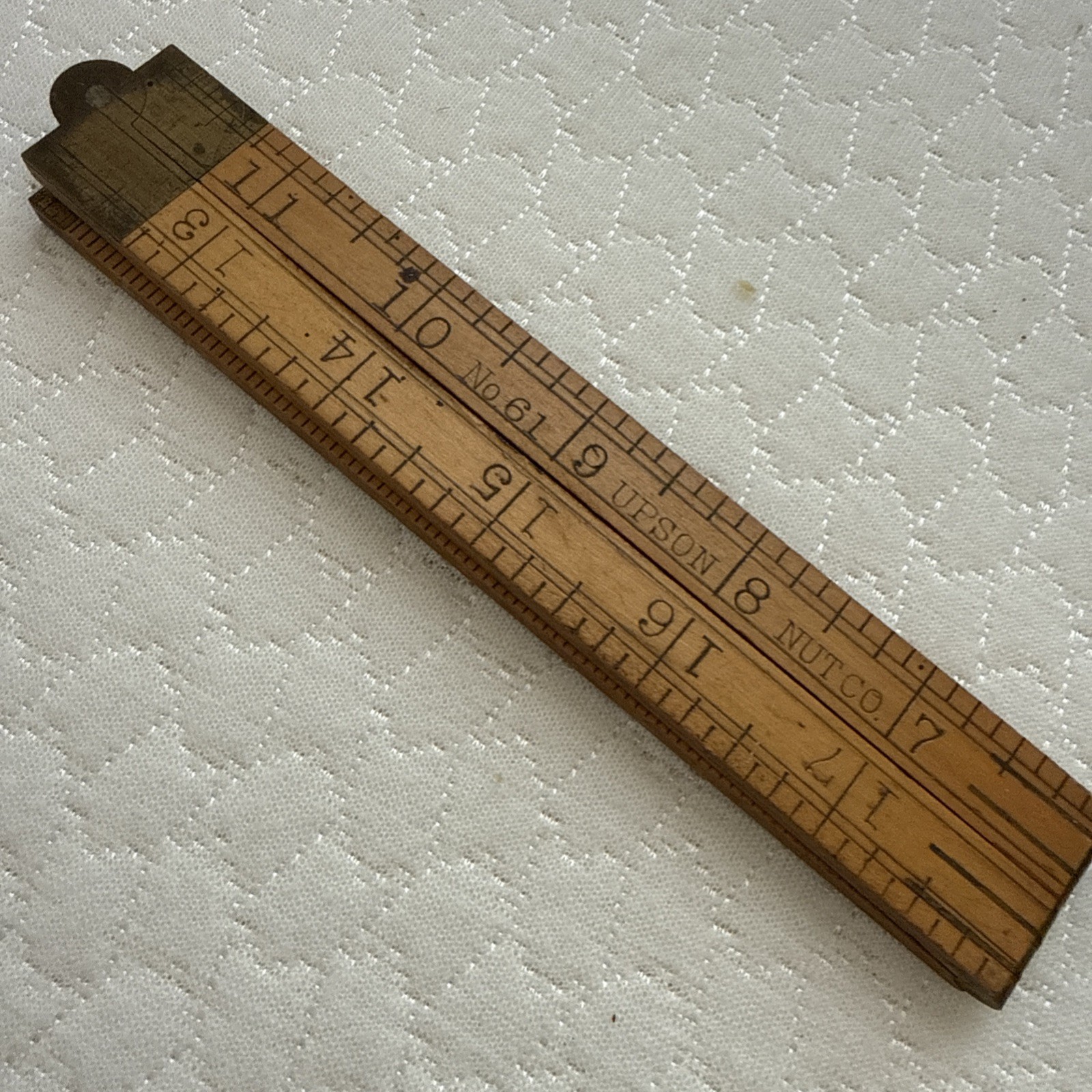 UPSON NUT CO. NO. 61 FOLDING RULE 24\ UPSON NUT CO. NO. 61 FOLDING RULE 24\