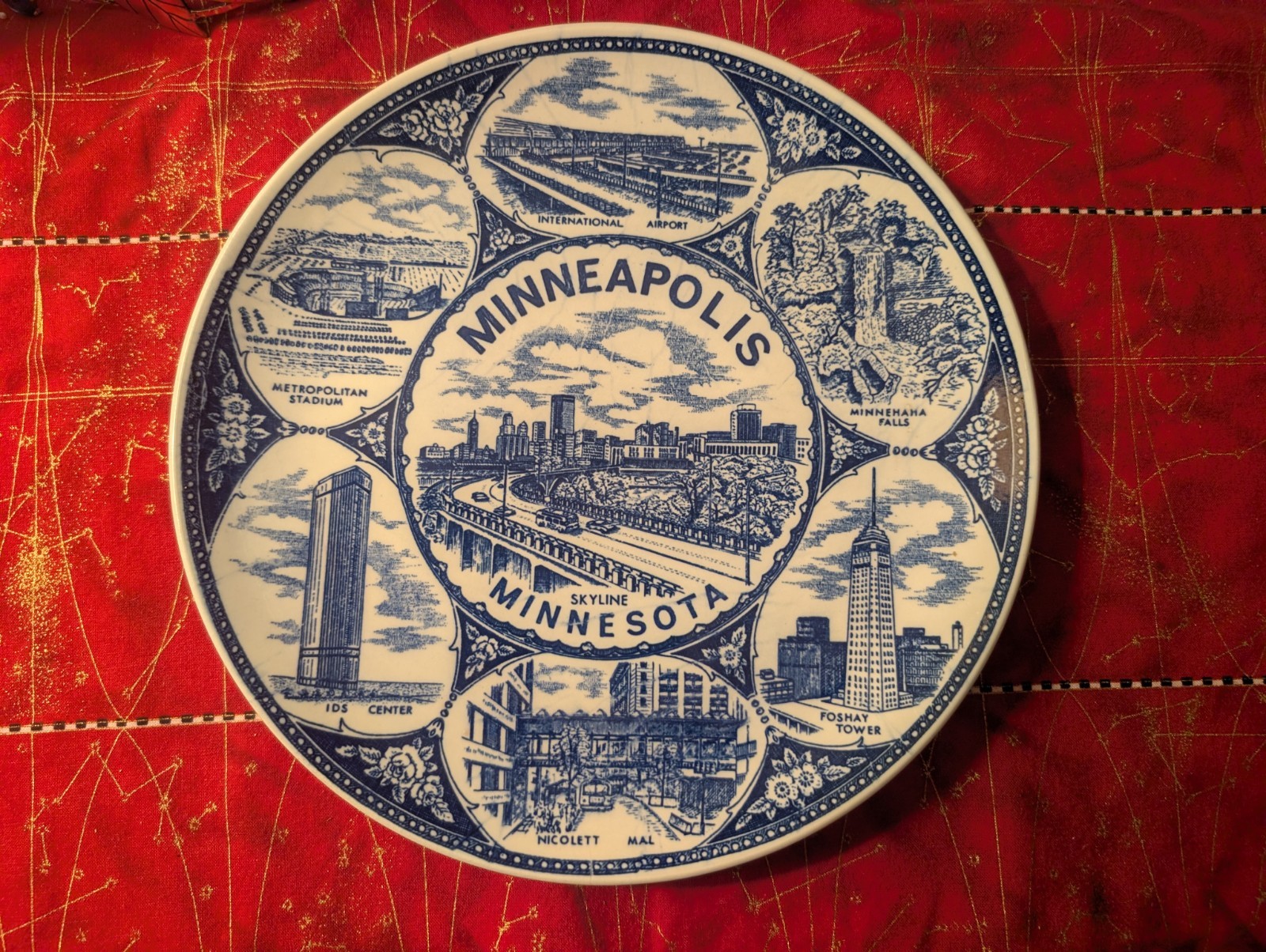 Vintage Minneapolis MN Souvenir Plate IDS Center Met Stadium Blue White 8.5\