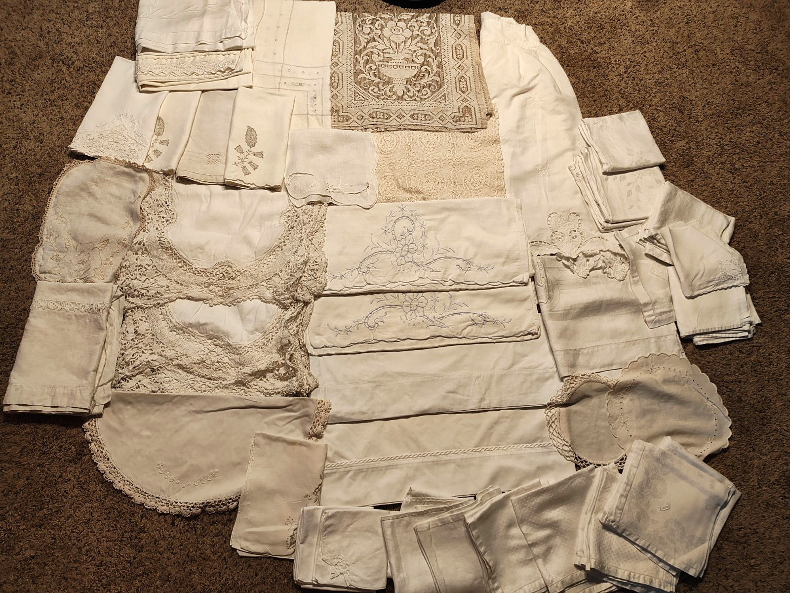 BIG Lot of Vintage LINENS White Beige Off-White Pillowcases Towels GREAT Cond.