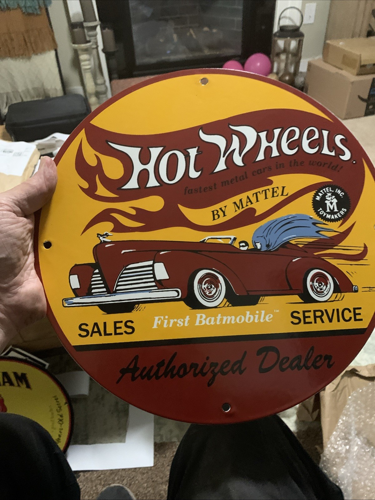 VINTAGE HOT WHEELS PORCELAIN AUTO BATMAN SERVICE BATMOBILE GAS PUMP PLATE SIGN VINTAGE HOT WHEELS PORCELAIN AUTO BATMAN SERVICE BATMOBILE GAS PUMP PLATE SIGN