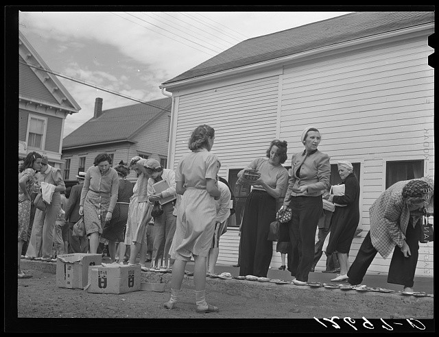 Provincetown Massachusetts 1940 Tourists Buying Seashell Souvenirs Boston Boat
