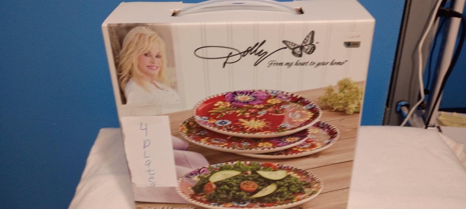 Dolly Parton Salad / Dessert Plates 8.25” Floral Red Ceramic Set Of 4 New in Box Dolly Parton Salad / Dessert Plates 8.25” Floral Red Ceramic Set Of 4 New in Box