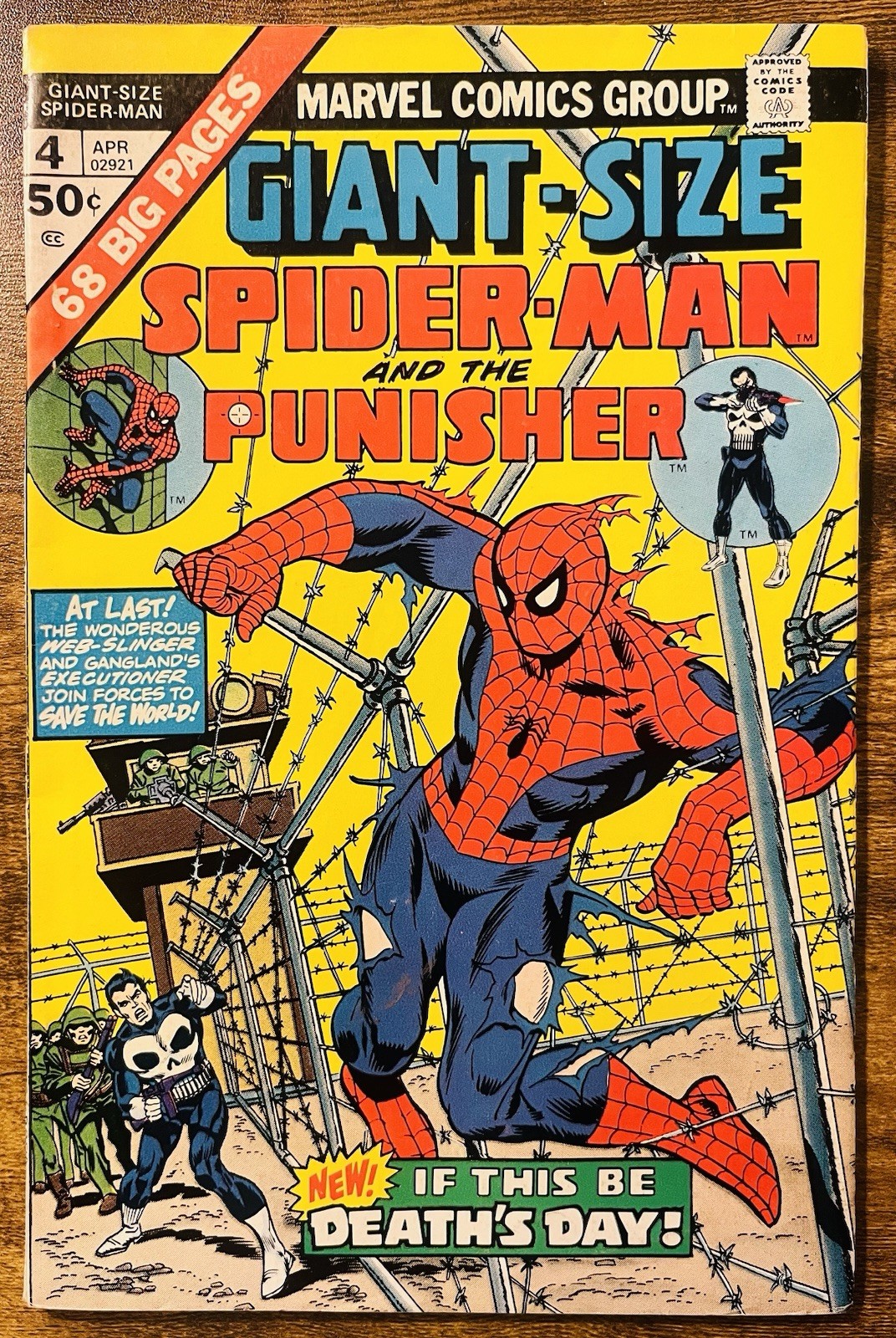 GIANT-SIZE SPIDER-MAN 4 3RD APP OF THE PUNISHER MARVEL COMICS 1975 VINTAGE
