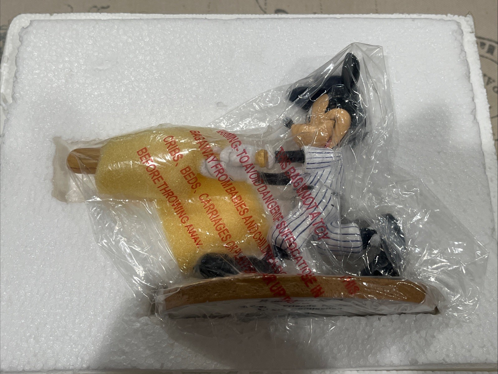 Disney Hamilton Collection Mickey Mouse 2010 New York Yankees Home Run Hero