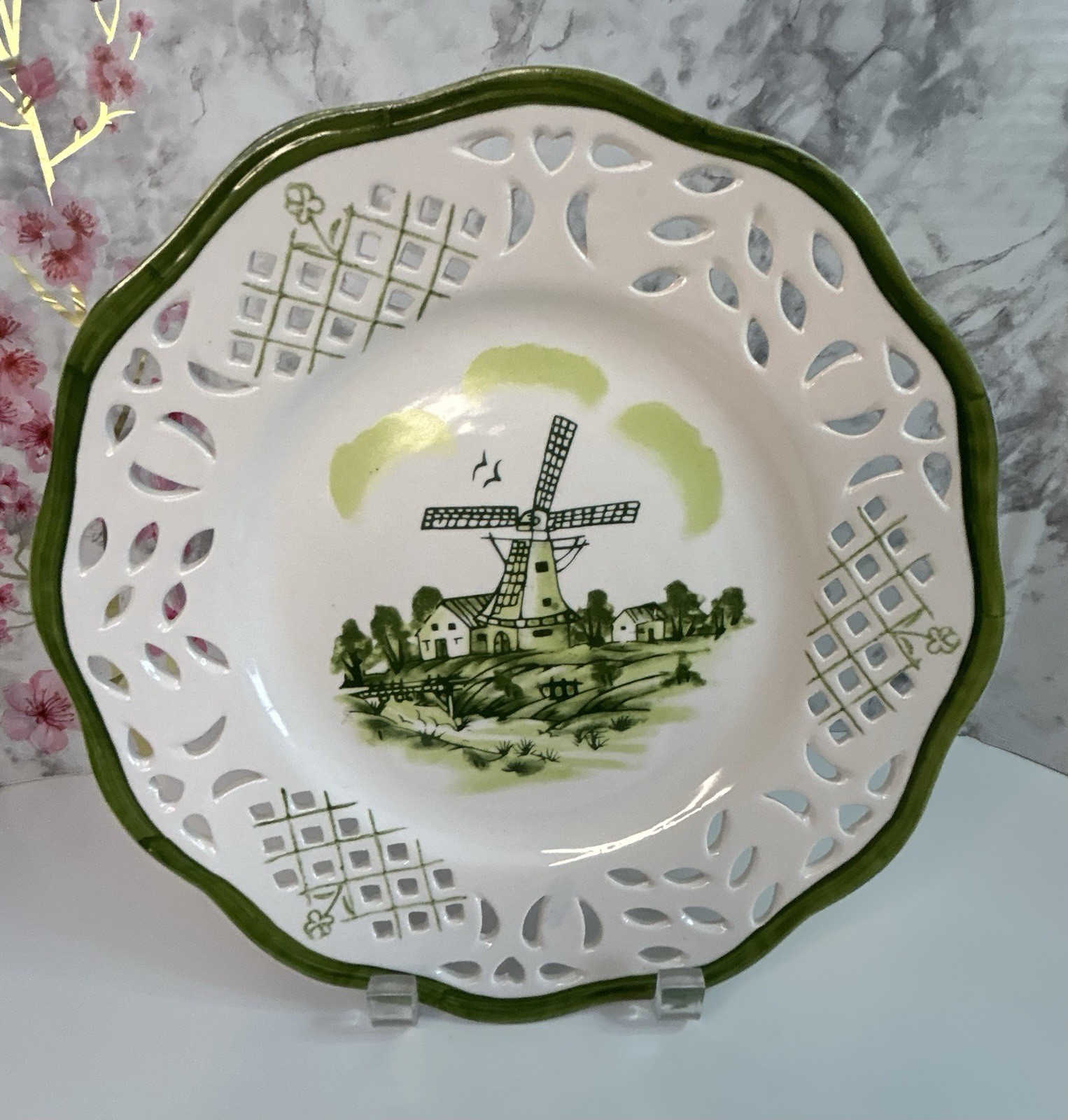 Reticulated Plate with Windmill Green Design Ceramic 10.5\