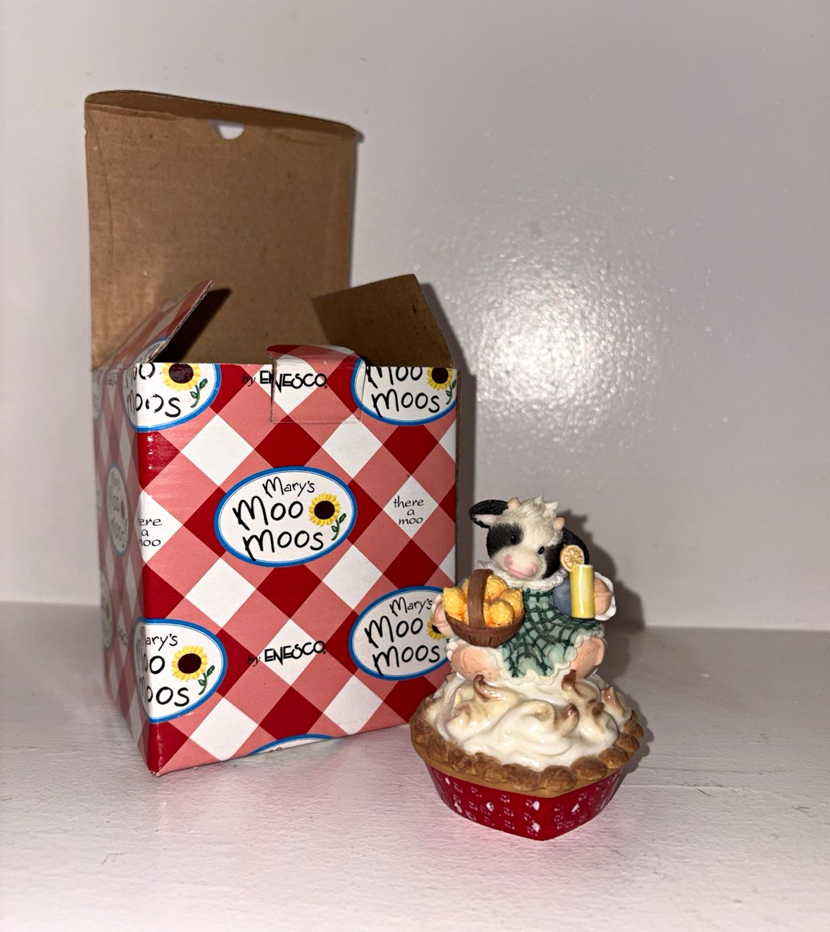 Enesco Mary’s Moo Moos Pucker Up Sweetie #485225B Lemon Pie Trinket Box 1999