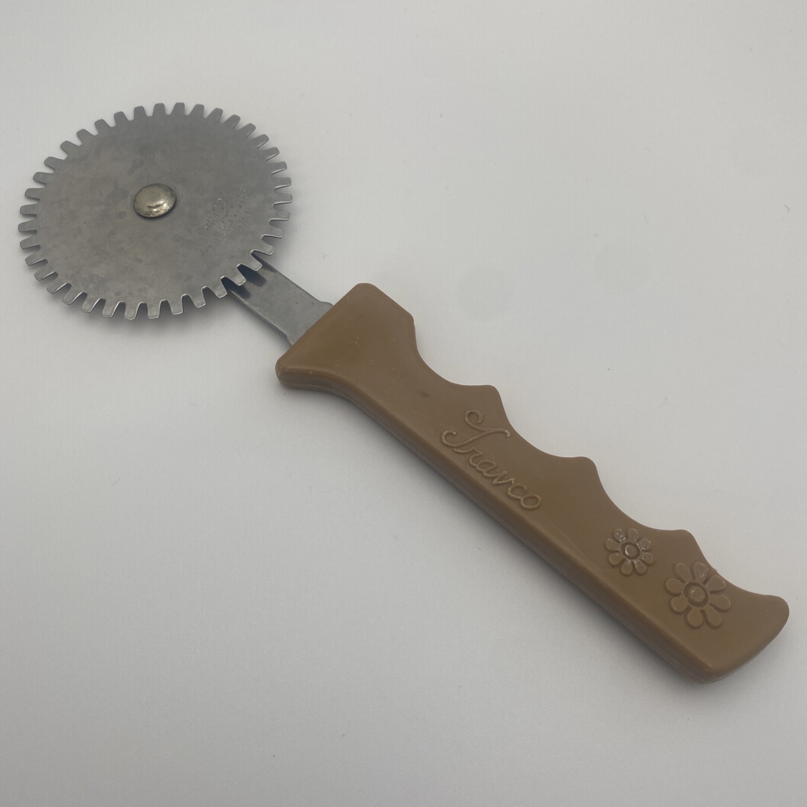 Vtg 60's Travco Hippie Daisy Flowers Yellow Kitchen Utensil Dough Pastry Cutter