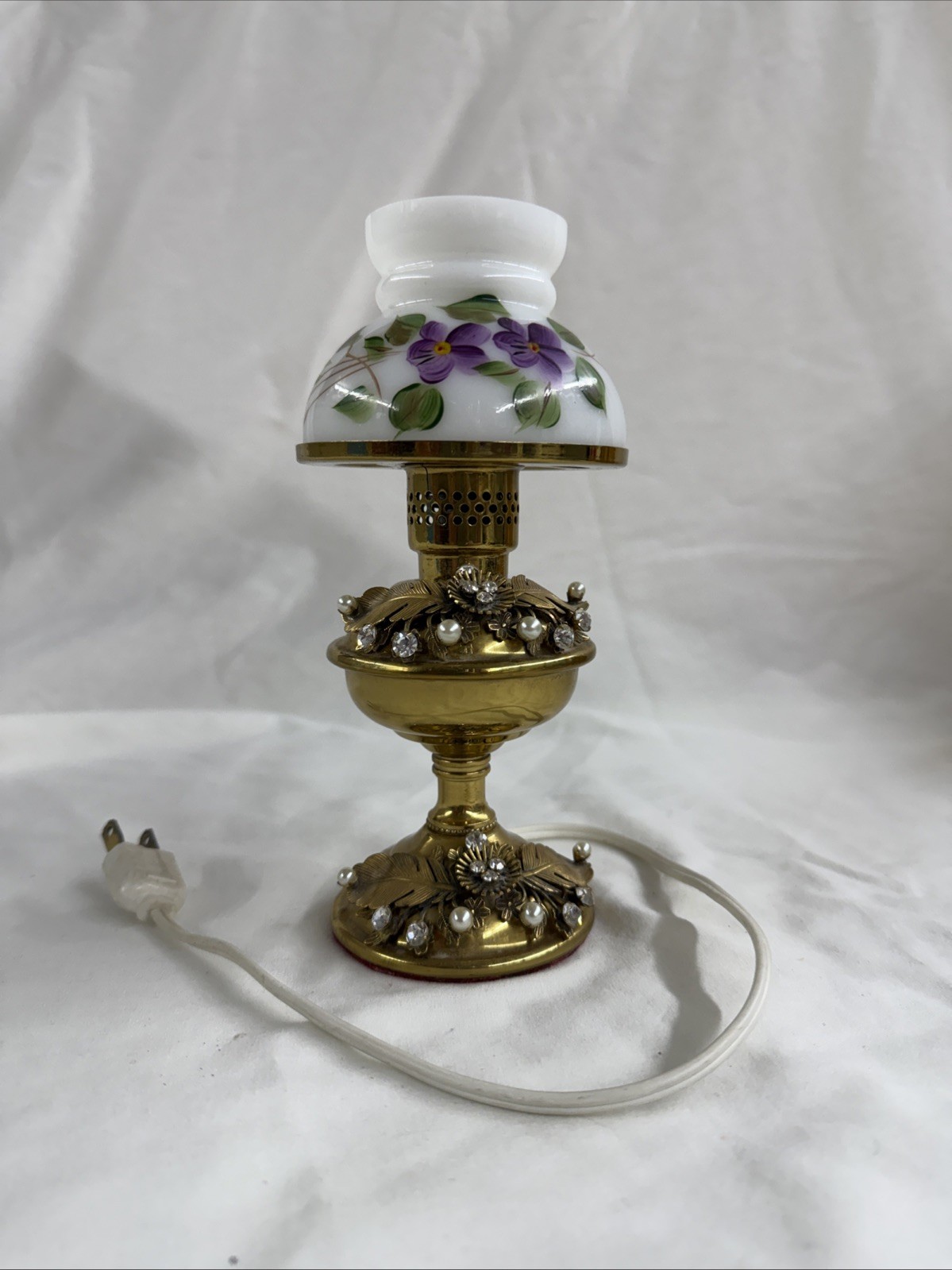 “Gone with the Wind” Glass Lamp w/ Brass Metal Base -hand painted globe-electric “Gone with the Wind” Glass Lamp w/ Brass Metal Base -hand painted globe-electric