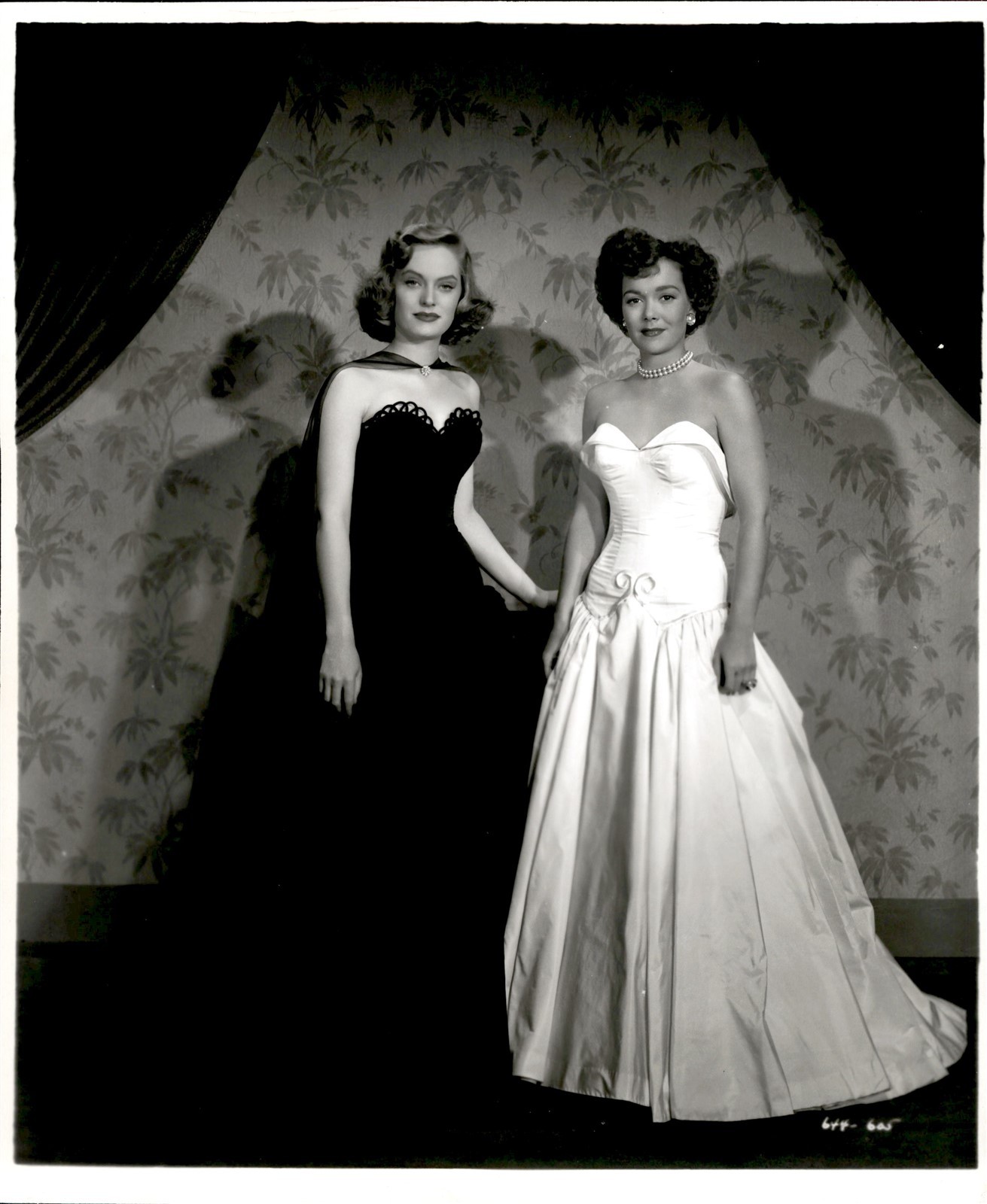 CGE45 1946 Original Photo ALEXIS SMITH IN DRESS FROM CGE45 1946 Original Photo ALEXIS SMITH IN DRESS FROM
