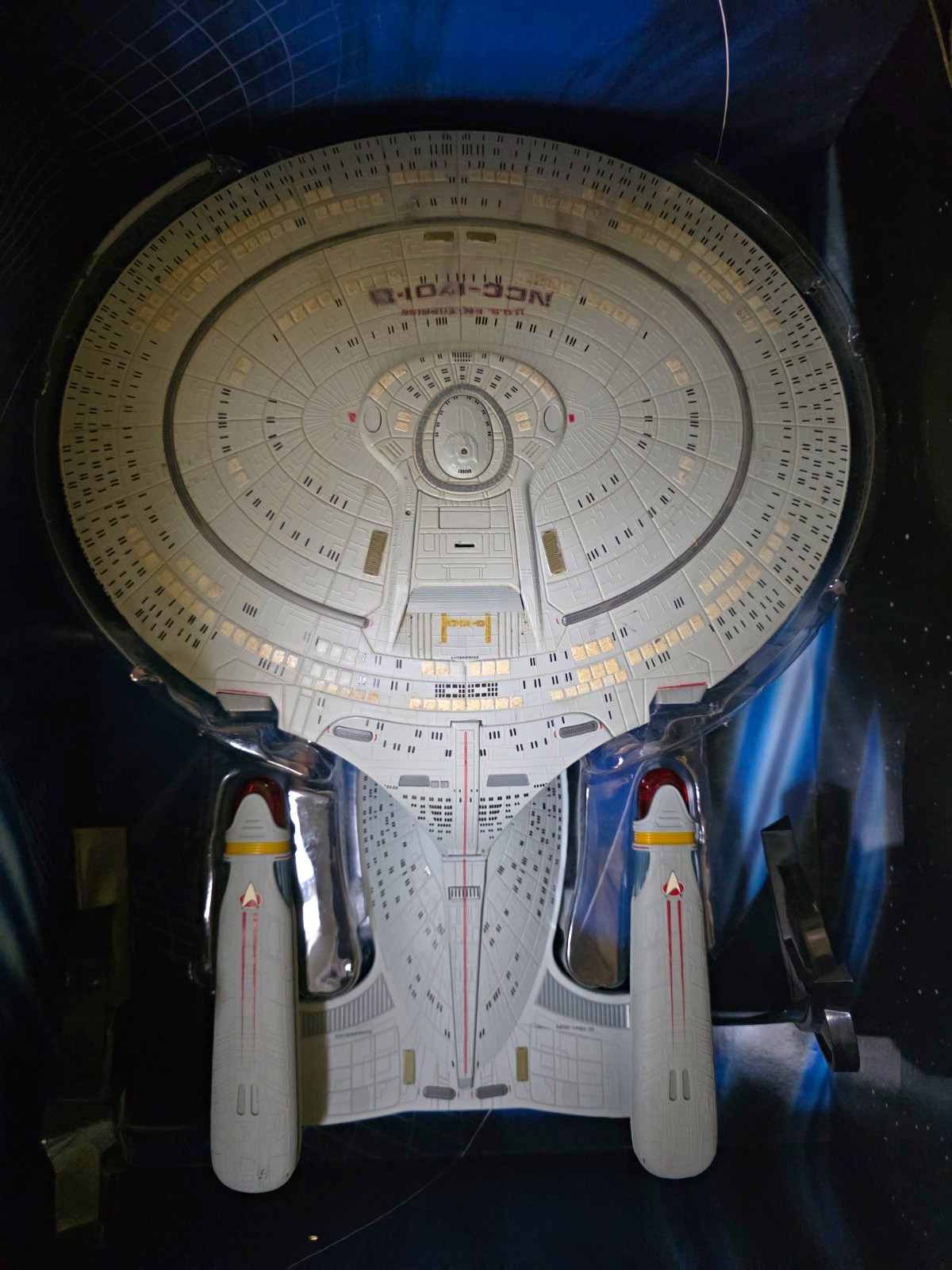 Diamond Select Toys Star Trek TNG USS Enterprise NCC-1701-D