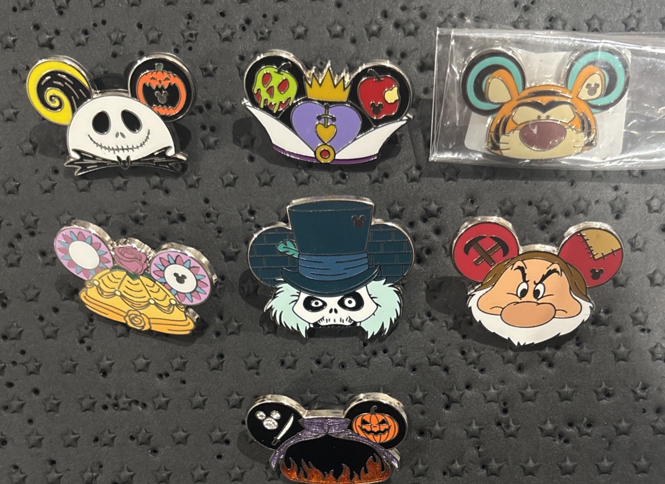 2024 Disneyland Hidden Mickey Ear Hat Pin Set. Complete With Chasers 2024 Disneyland Hidden Mickey Ear Hat Pin Set. Complete With Chasers