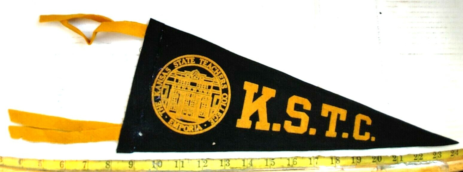 VINTAGE K.S.T.C KANSAS STATE TEACHERS COLLEGE EMPORIA FELT PENNANT 15.5