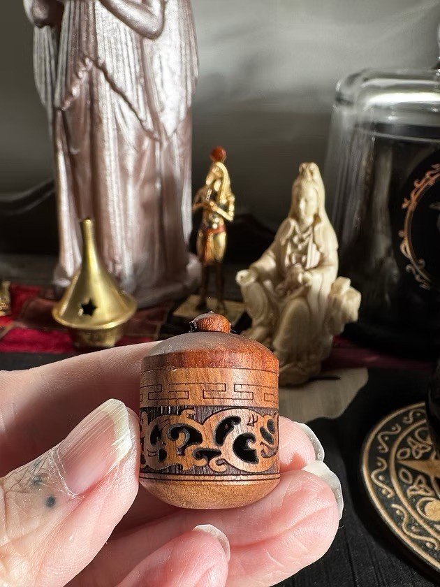 Small Hecate Altar - Goddess - Figurine - Goddess of the Crossroads, Witches