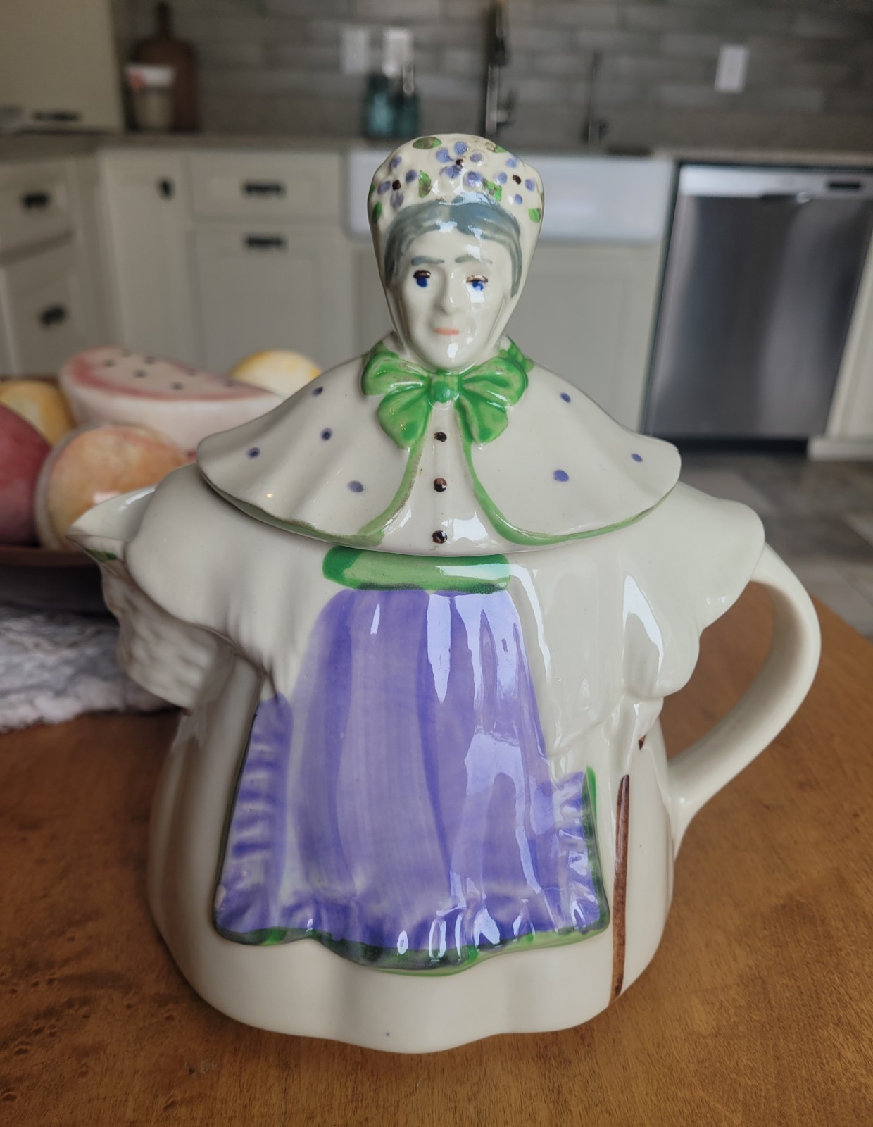 Shawnee Granny Ann Teapot With Light Purple Apron. Mid Century, 40's ? Adorable