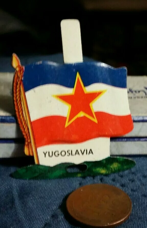 Vintage metal pin FLAG OF YUGOSLAVIA FOOD PREMIUM PRIZE TOY Vintage metal pin FLAG OF YUGOSLAVIA FOOD PREMIUM PRIZE TOY
