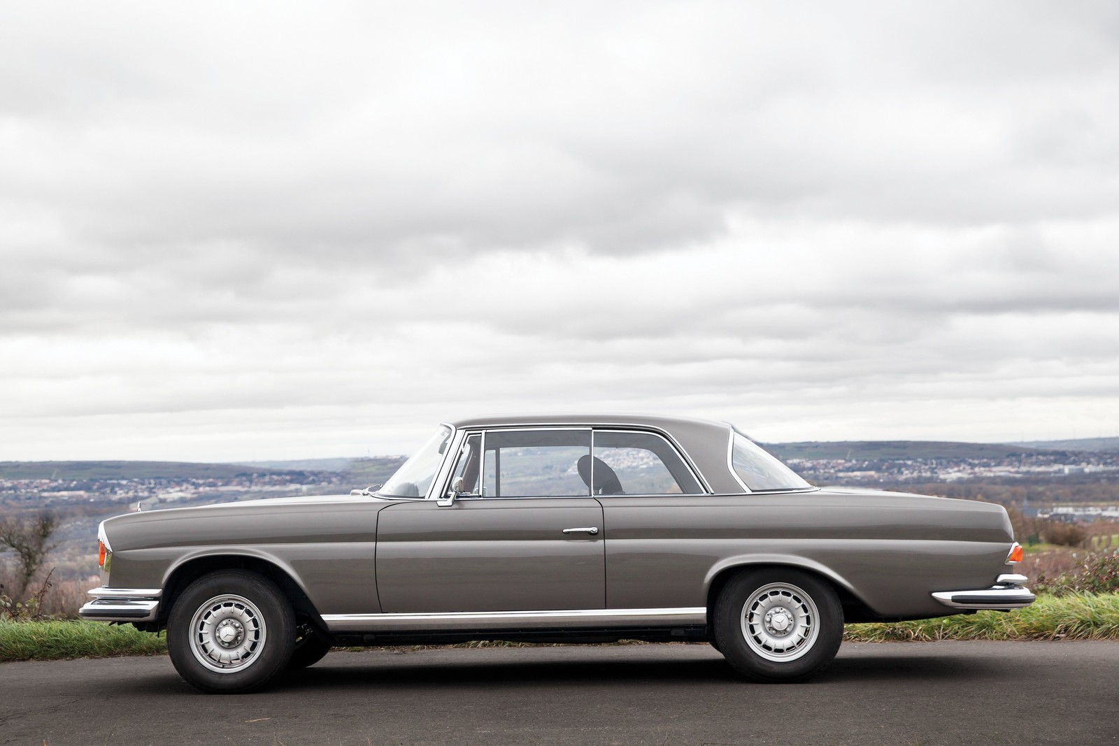 Cars 1970 mercedes benz 280se 3 5 coupe w111 280 classic Art Print Poster 11x17