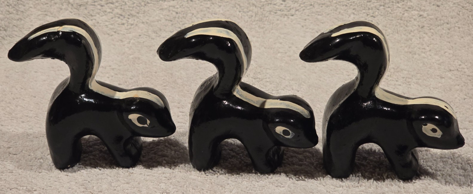Vintage 1940s Chalkware Skunk Figurines Family Lot of 3 Mid Century Carnival Pri
