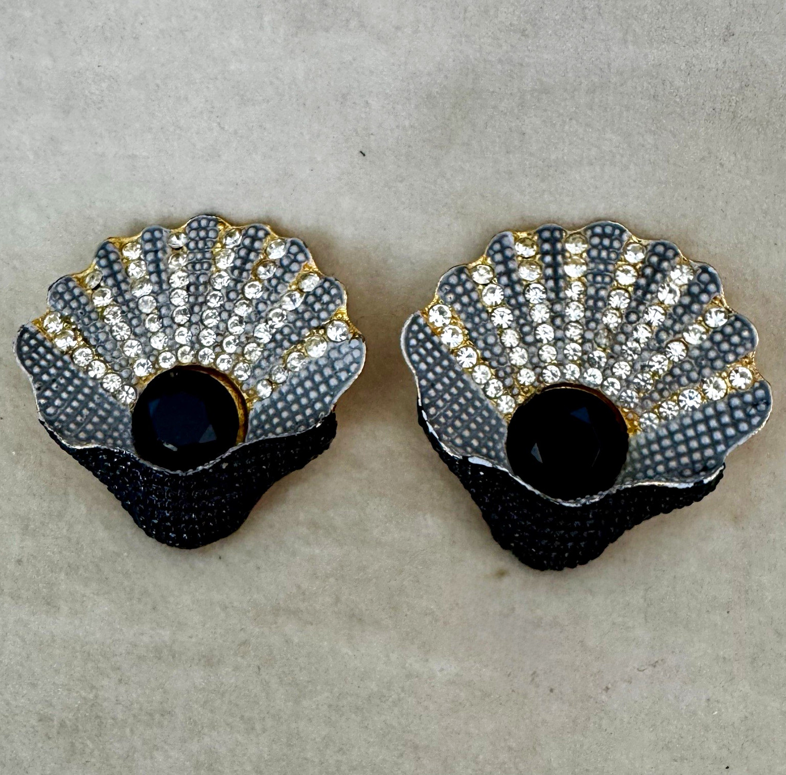 BLUETTE of France Scallop Shell Vintage Shoe Clips Gold w/Black & Clear Crystals BLUETTE of France Scallop Shell Vintage Shoe Clips Gold w/Black & Clear Crystals