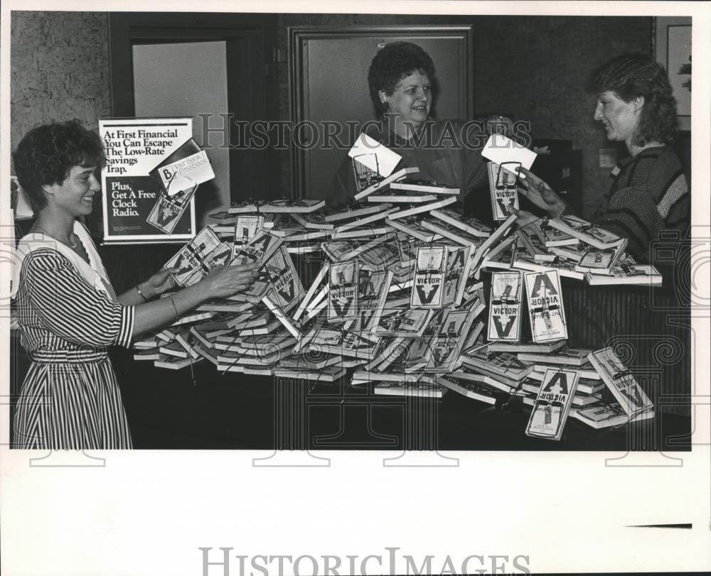1987 Press Photo Mary Guzman and other tellers, First Financial, Stevens Point. 1987 Press Photo Mary Guzman and other tellers, First Financial, Stevens Point.