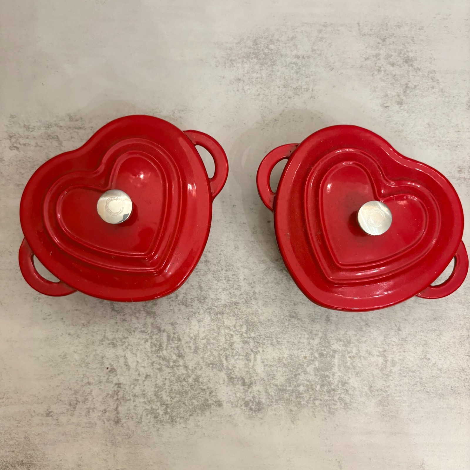 Crofton Red Heart Shaped Cast Iron Mini Dutch Ovens w/ Lids Set of 2